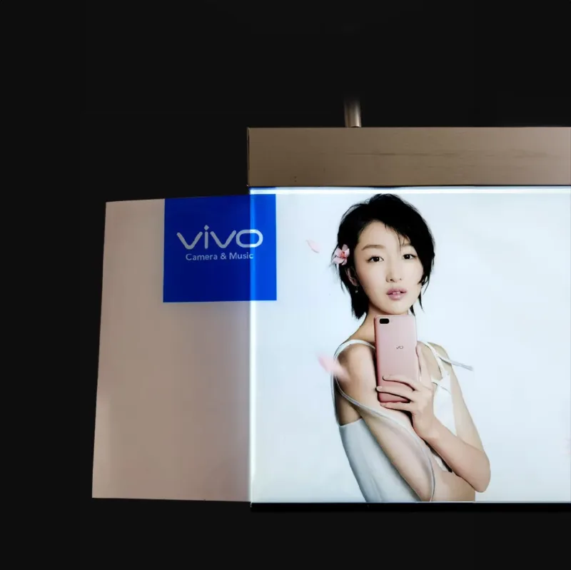 Advertising light box for high-visibility